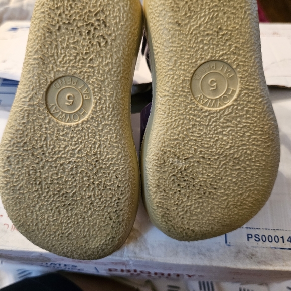 Sandals - Picture 3 of 3